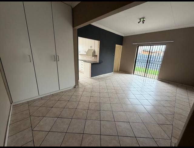 2 BEDROOM PROPERTY TO RENT IN BOKSBURG NORTH